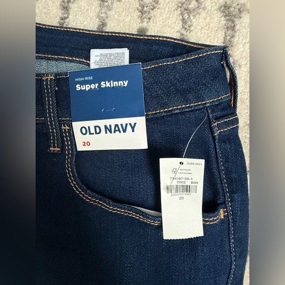 Old Navy Size 20 - Super Skinny Jeans 👖 NEW WITH TAGS 🏷️ - Picture 2 of 8